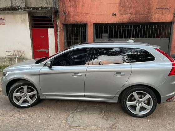 VOLVO XC60 2.0 T5 R DESIGN TURBO GASOLINA 4P AUTOMÁTICO VOLVO XC60 2.0 T5 R DESIGN TURBO GASOLINA 4P AUTOMÁTICO